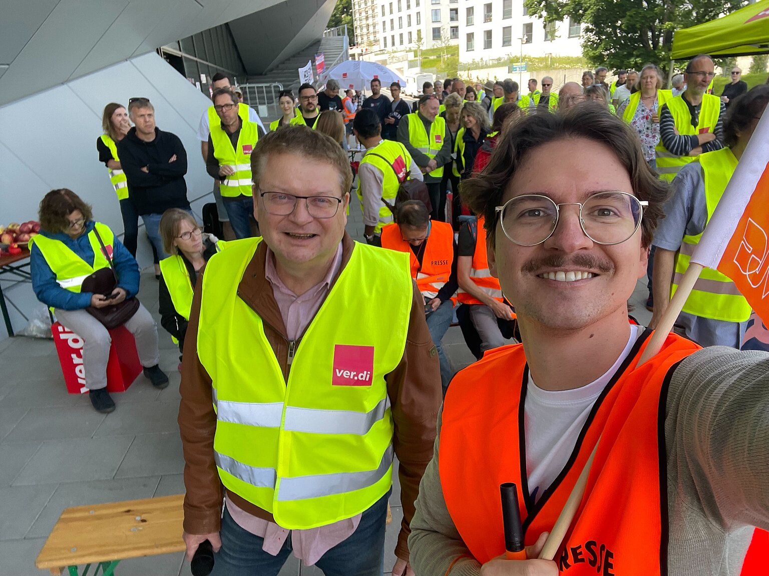 – Streik von Verdi und DJV, hier am SWR-Funkhaus Baden-Baden